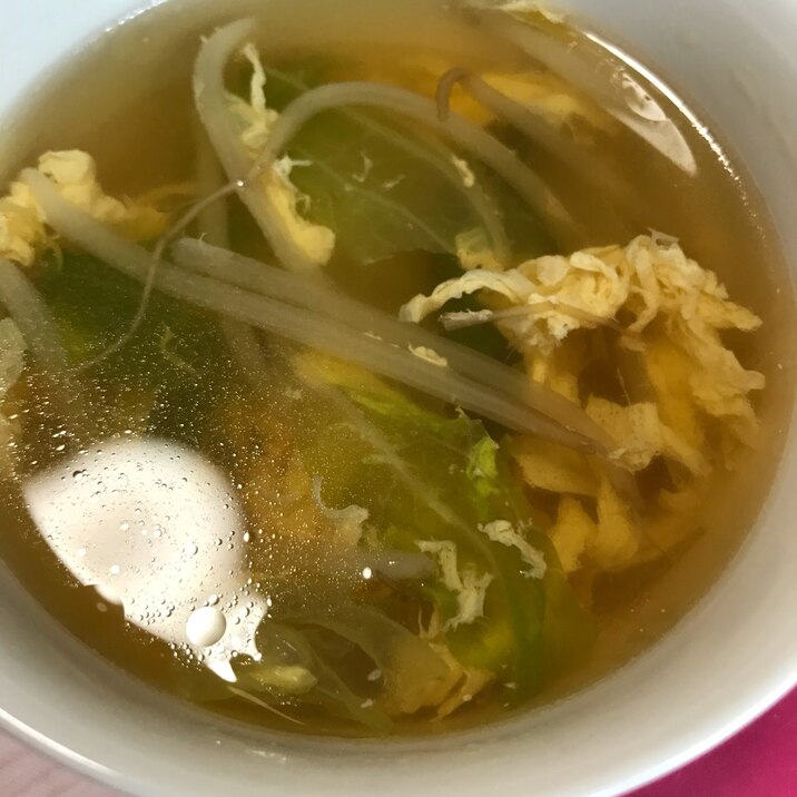 もやしと白菜、卵の中華スープ